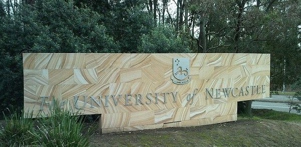 澳大利亚纽卡斯尔大学标志