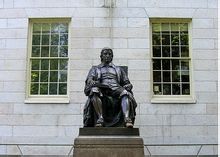 John Harvard铜像